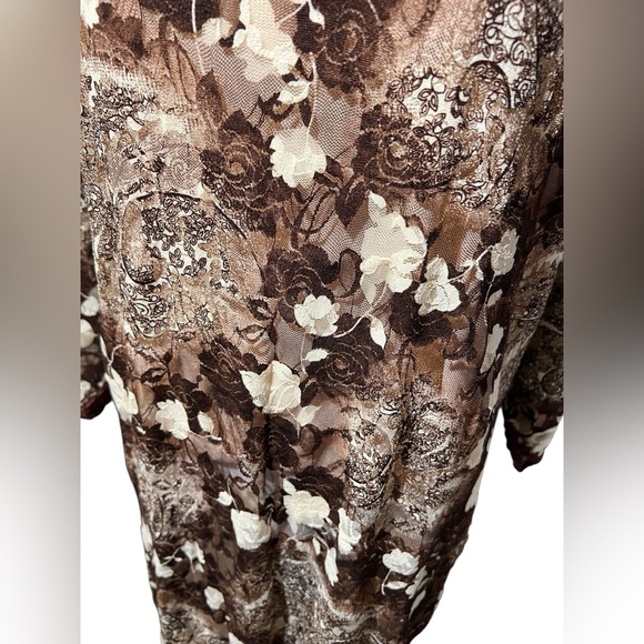 Beautiful ESHA Designs Floral Brown and Cream Lacy Asymmetric Top, Plus size - Picture 9 of 16